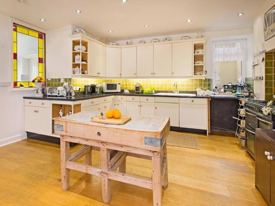 ダートマス Anchor House Bed & Breakfast エクステリア 写真
